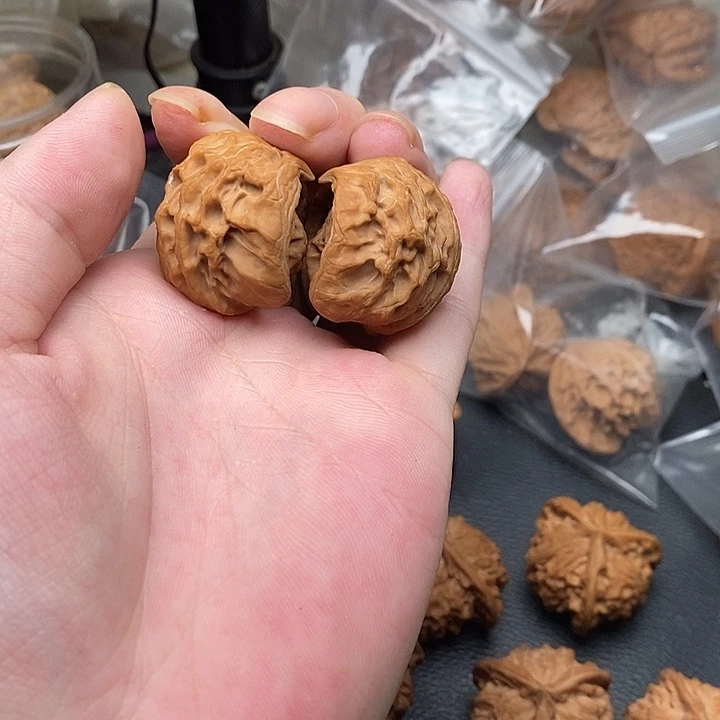 文玩核桃把件蛇头聚宝盆