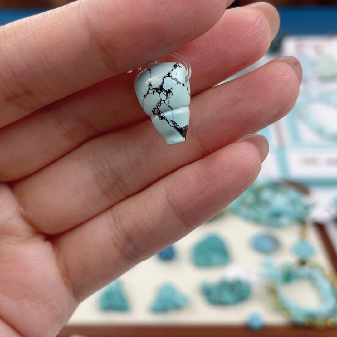 未镶嵌绿松石颈饰