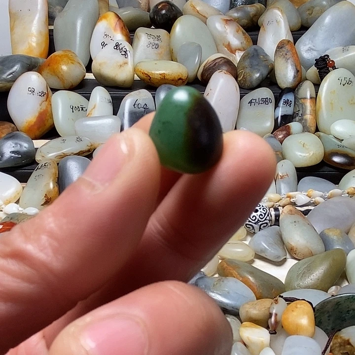 和田玉未镶嵌颈饰碧玉吊坠配珠