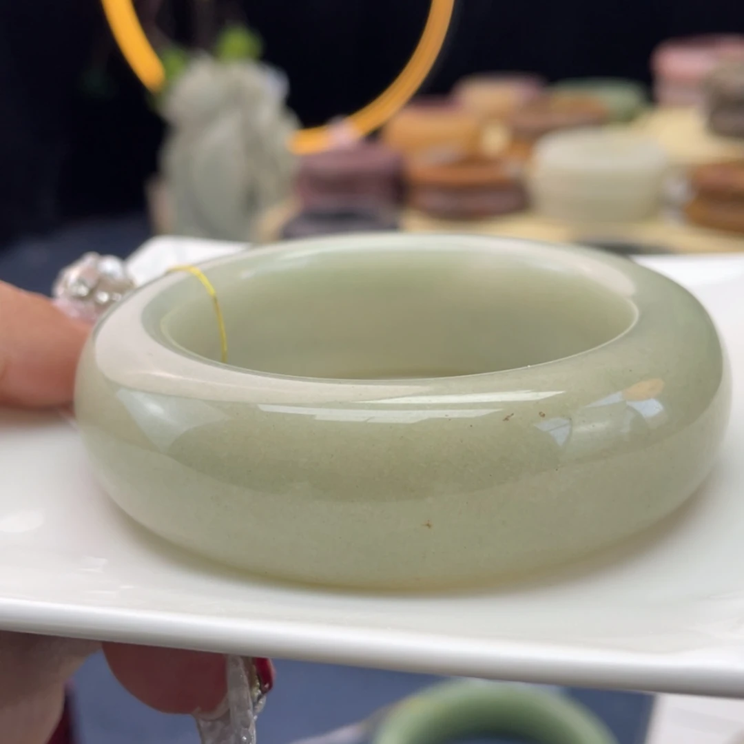 【闪购商品】石英质玉手镯未镶嵌1****9