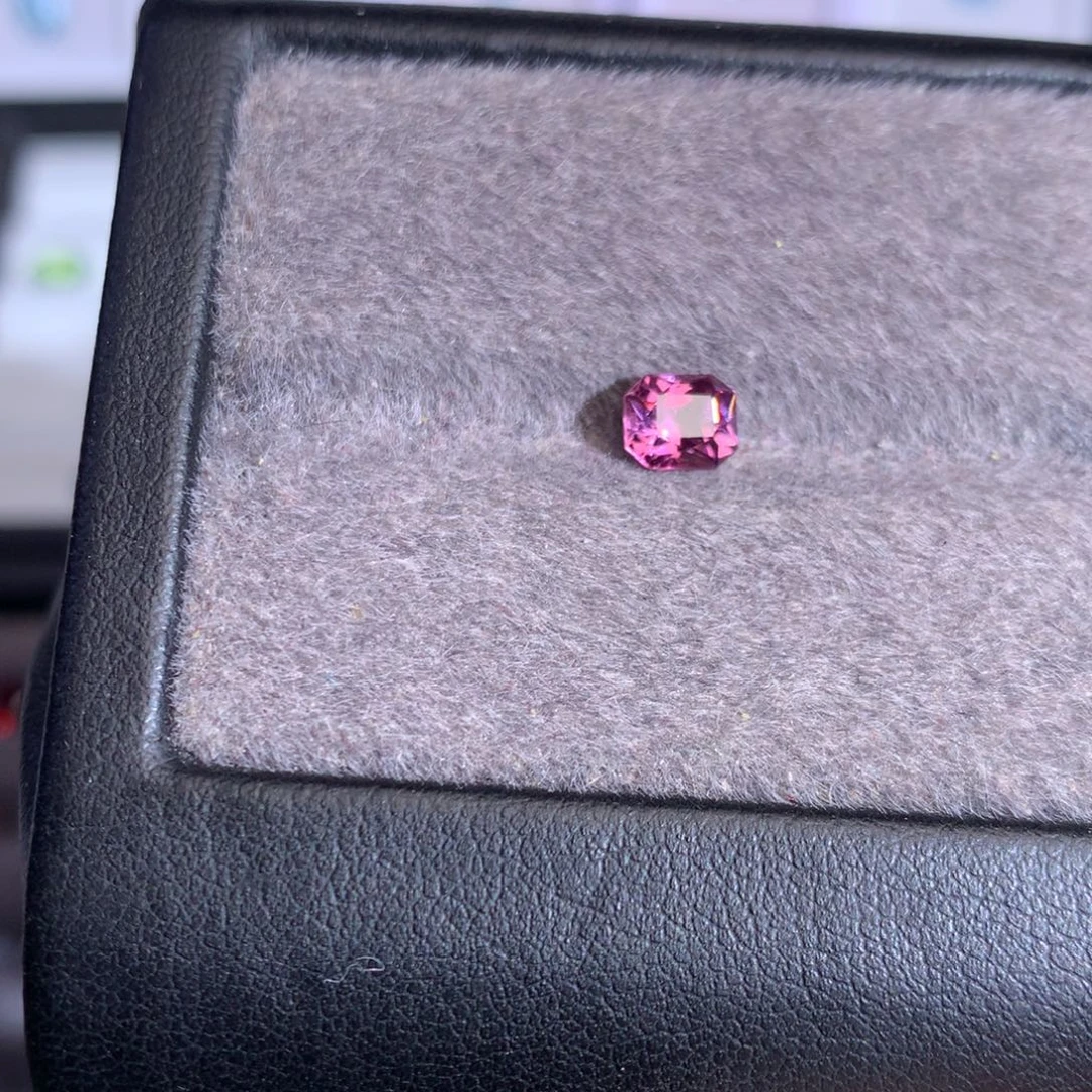 尖晶石裸石0.77克拉