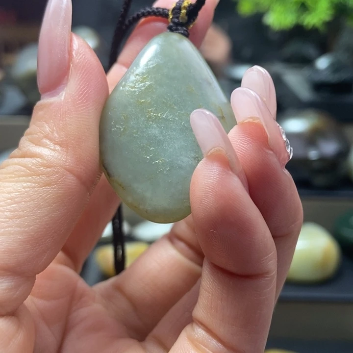 和田玉未镶嵌把件