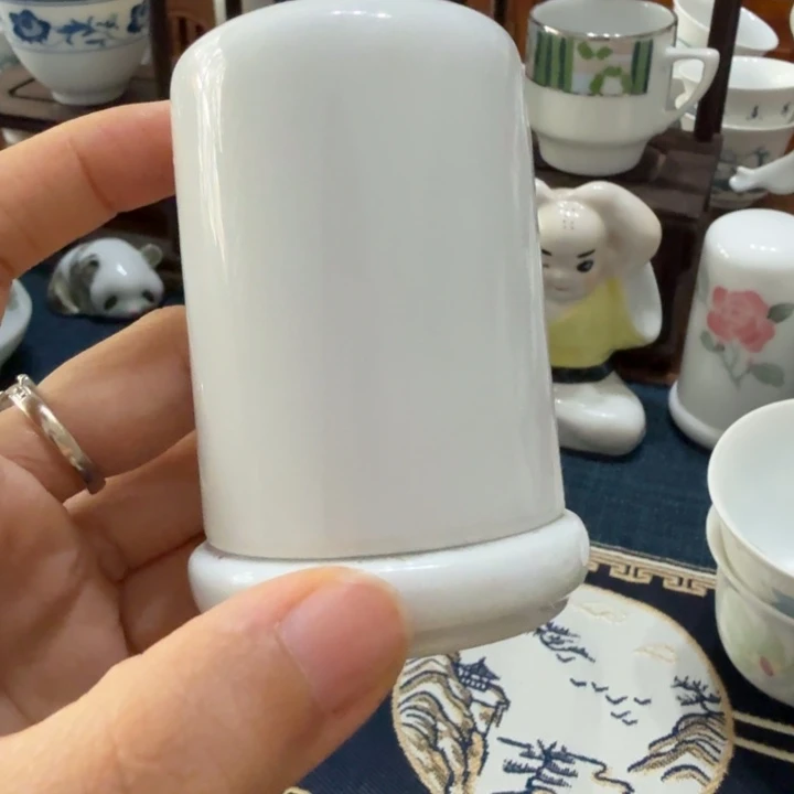 醴陵群力纯白牙签筒微瑕
