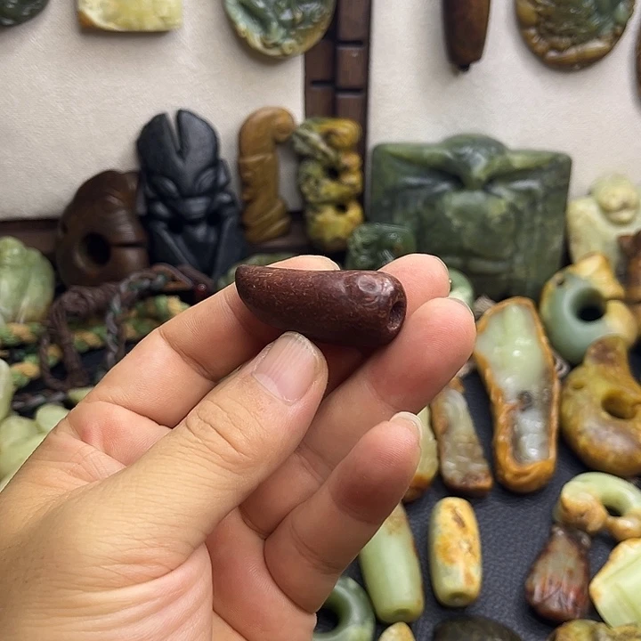 颈饰未镶嵌岫岩河磨玉（透闪石质玉）