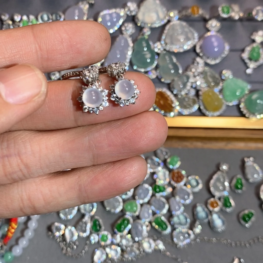 【闪购商品】翡翠颈饰未镶嵌月**河翡翠