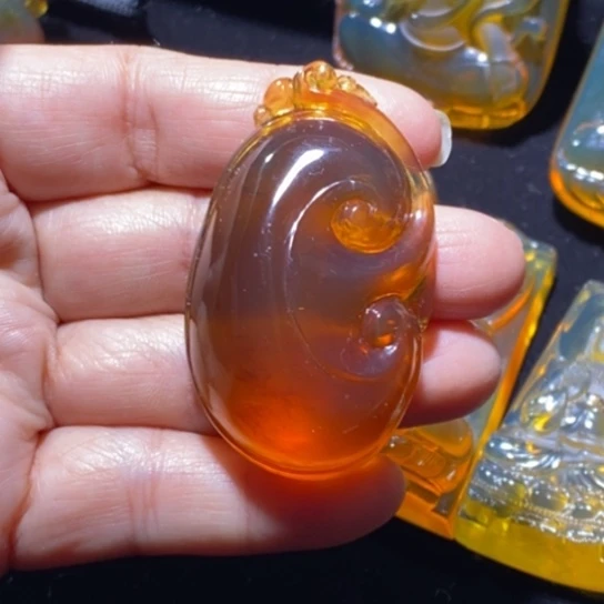 琥珀未镶嵌裸石如意