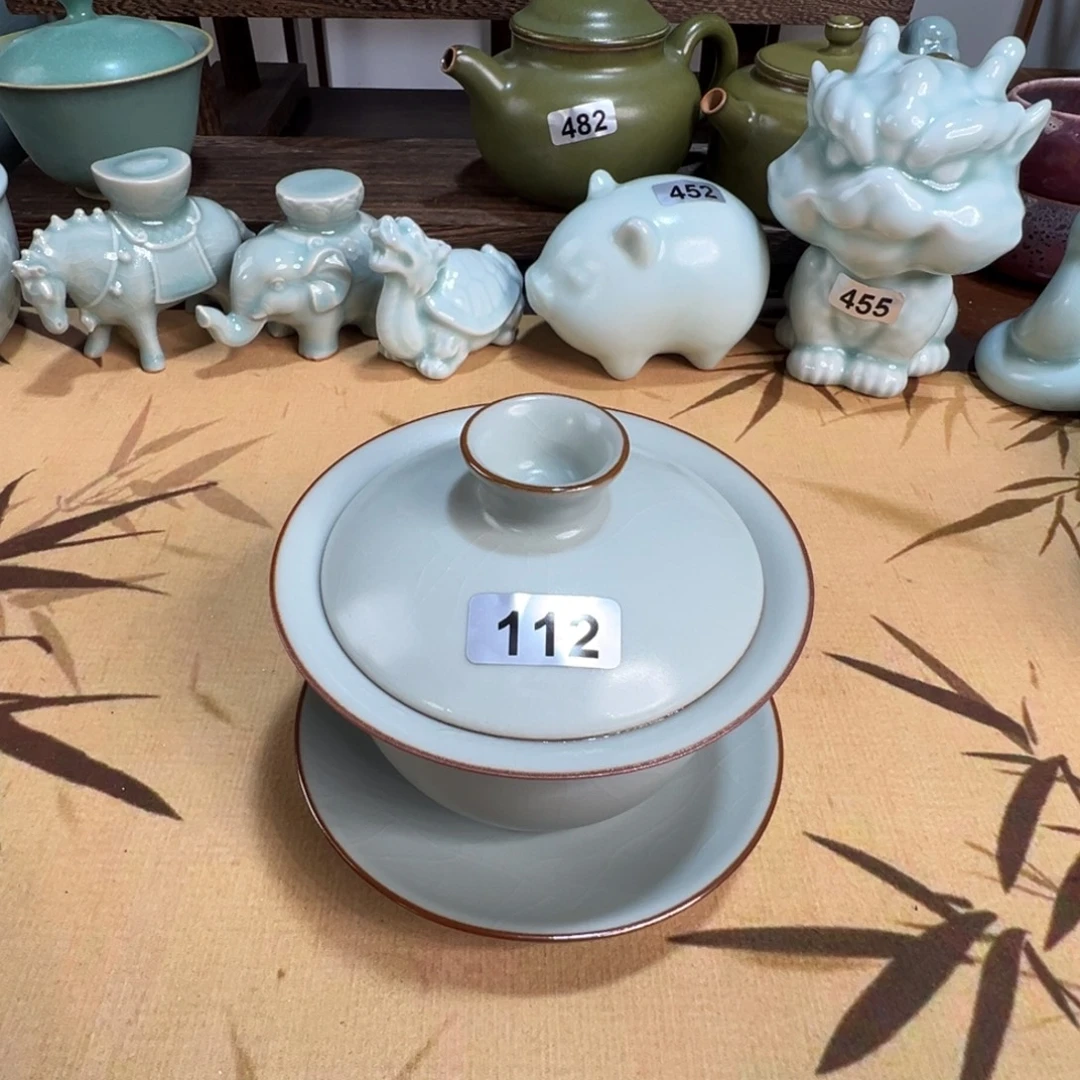 陶微瑕月白盖碗。