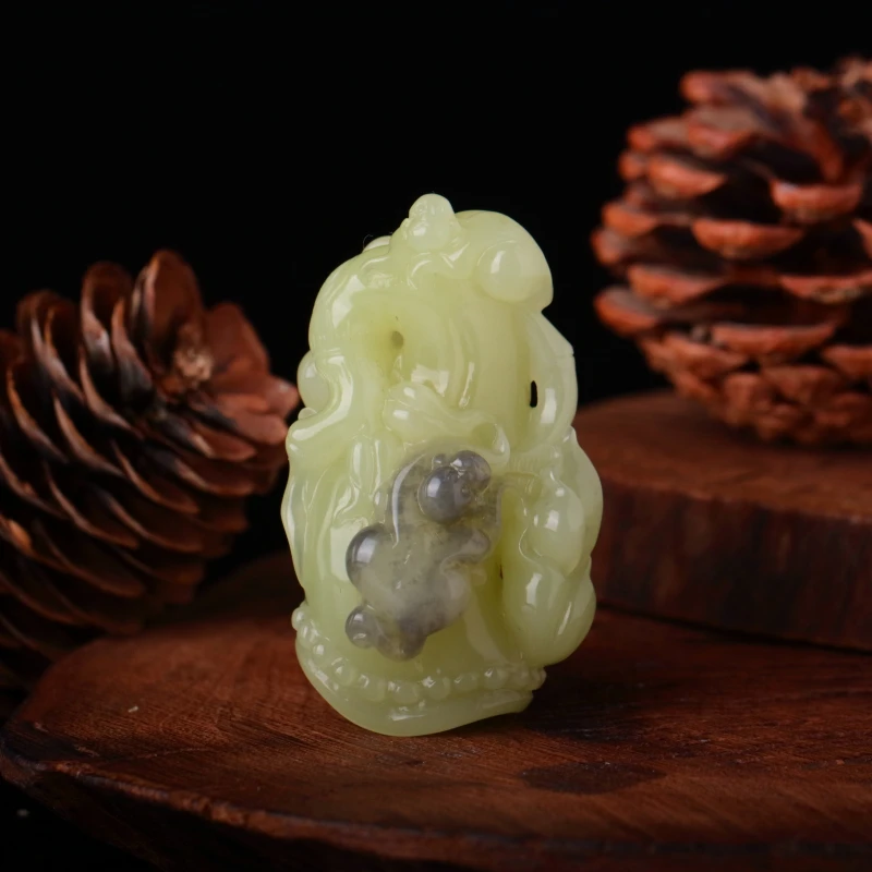 【泓贝珠宝-N965】和田玉老料黄口俏色节节高升吊坠