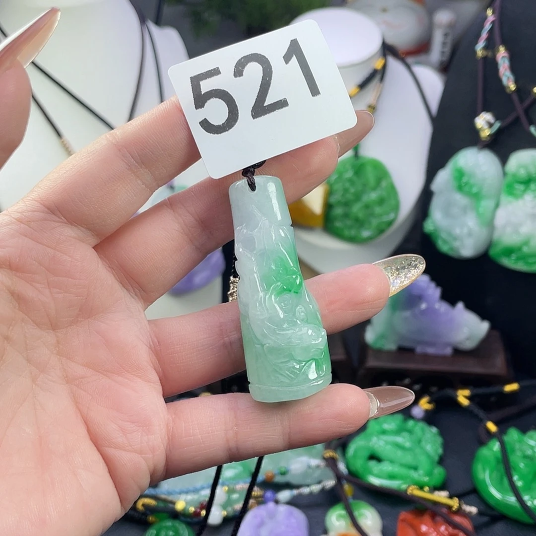 翡翠未镶嵌吊坠(赠链)