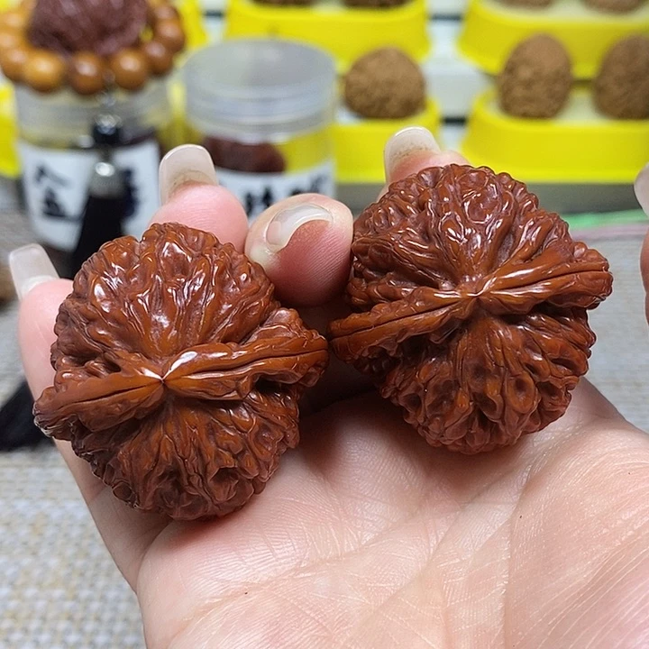 文玩核桃把件白狮子