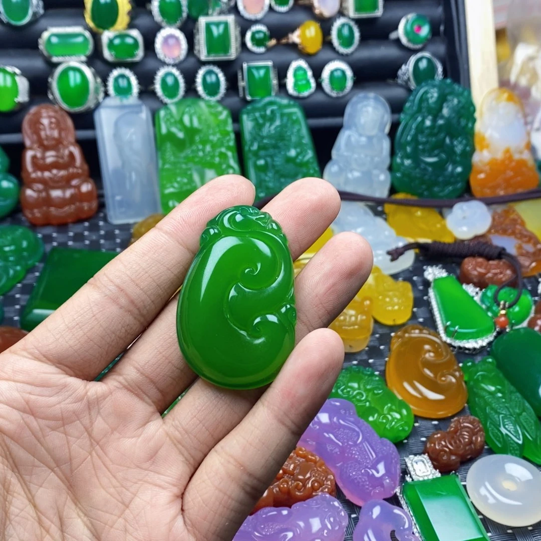 玛瑙/玉髓颈饰未镶嵌佛*渡