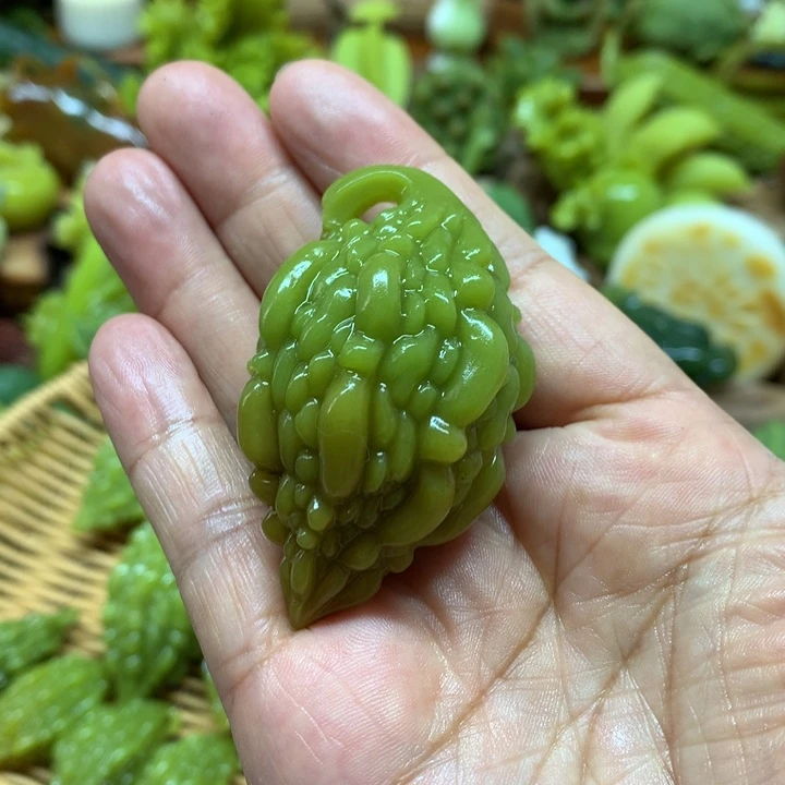 蛇纹石玉未镶嵌摆件沟*人