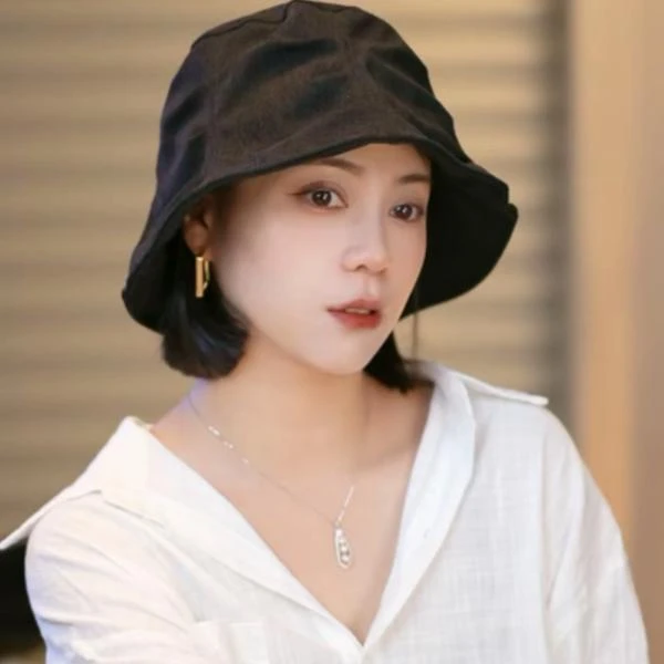 日系覆古褶皱渔夫帽子女秋冬新款百搭休闲网红显脸小黑色时尚盆帽
