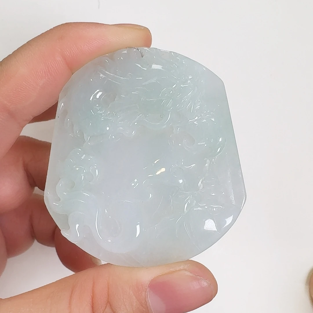 翡翠颈饰未镶嵌龙牌