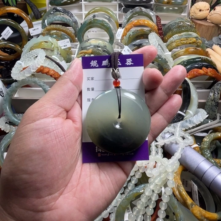 未镶嵌蛇纹石玉颈饰