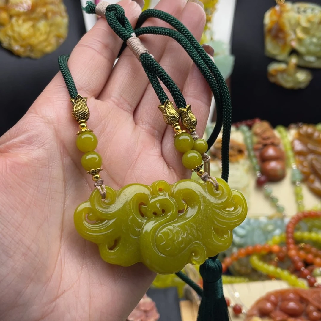 未镶嵌蛇纹石玉颈饰