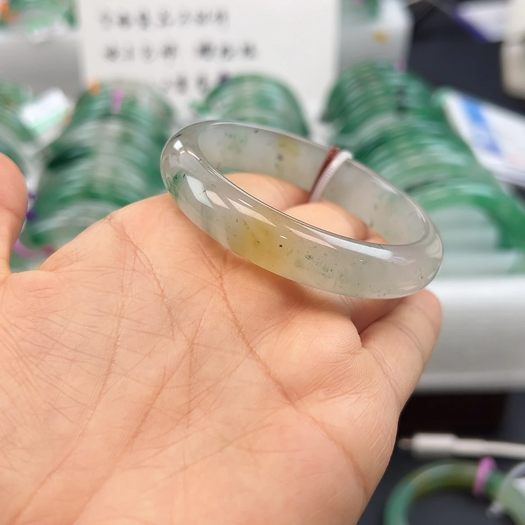 未镶嵌手镯石英质玉