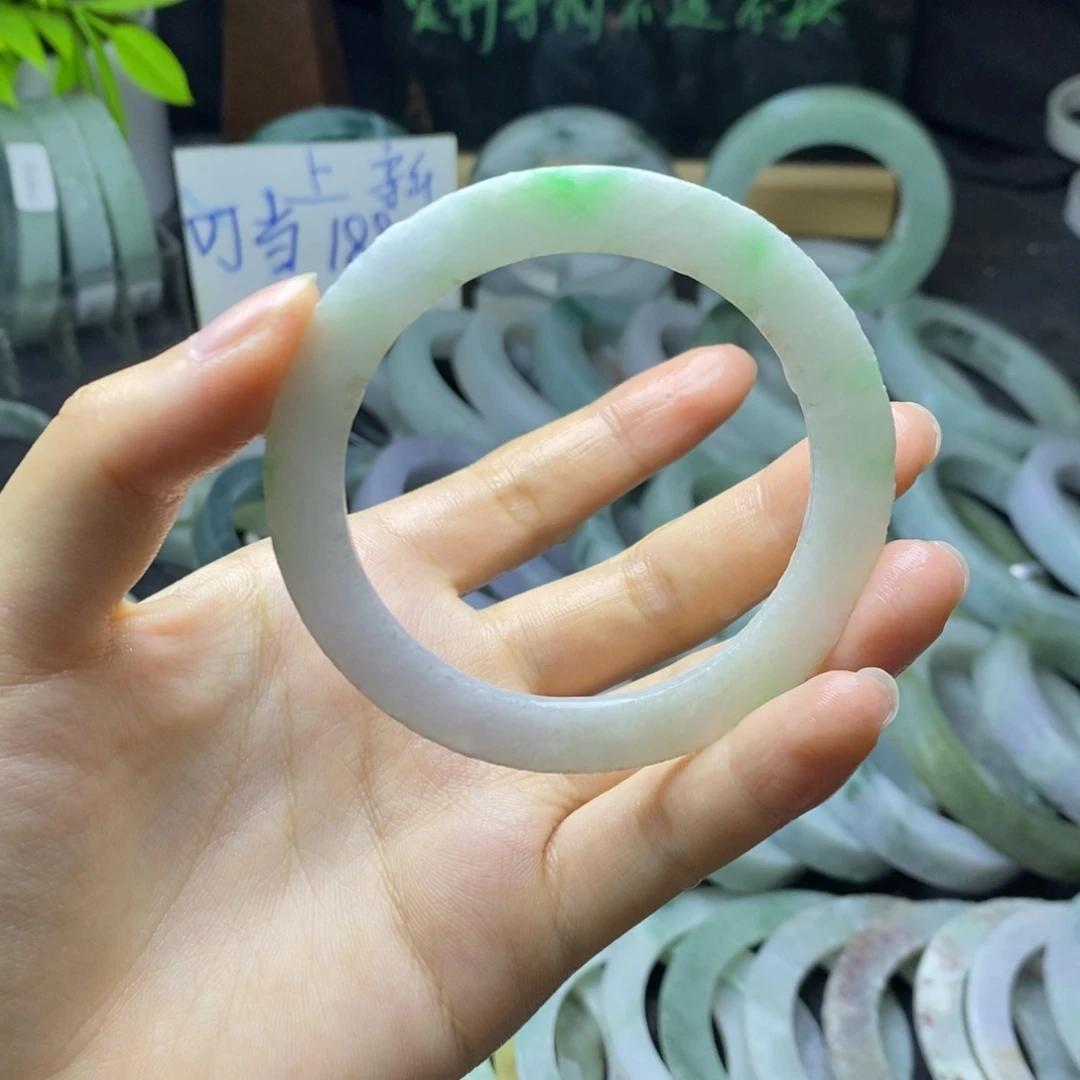 定制翡翠未镶嵌手镯