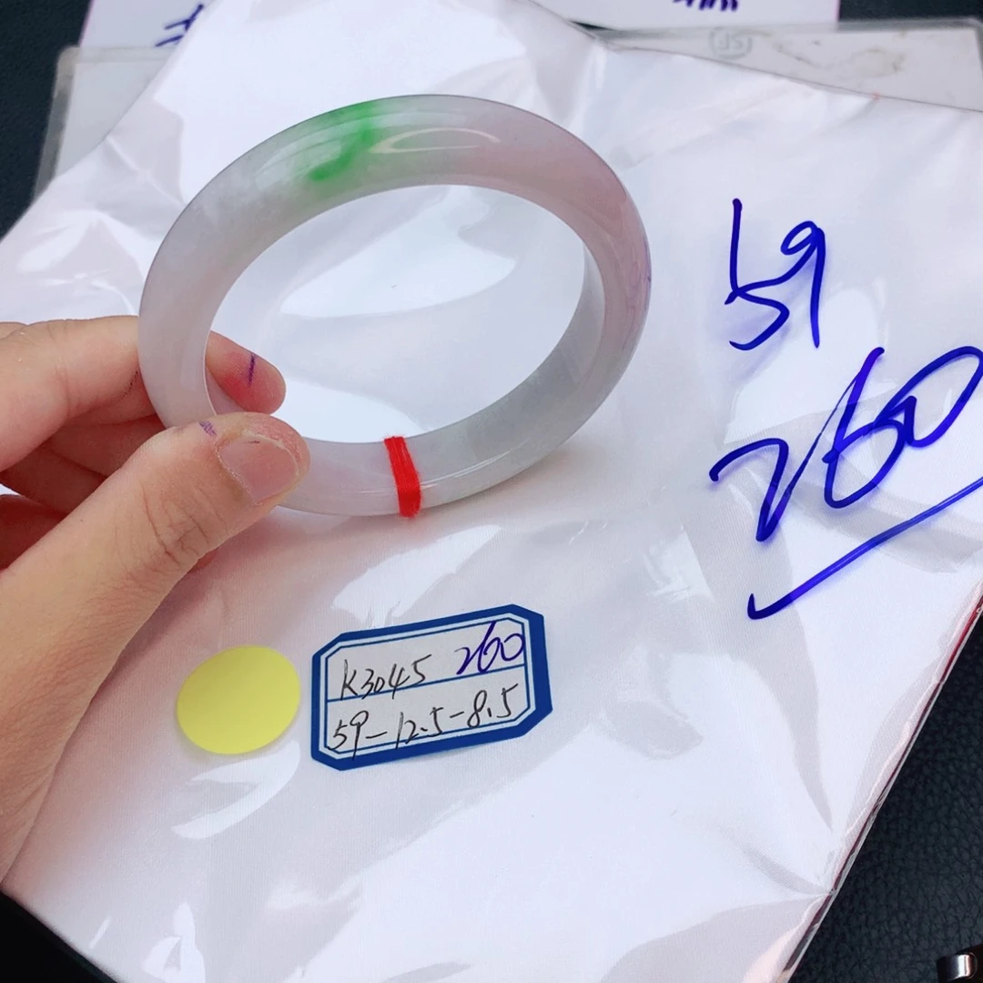 翡翠手镯未镶嵌翡翠