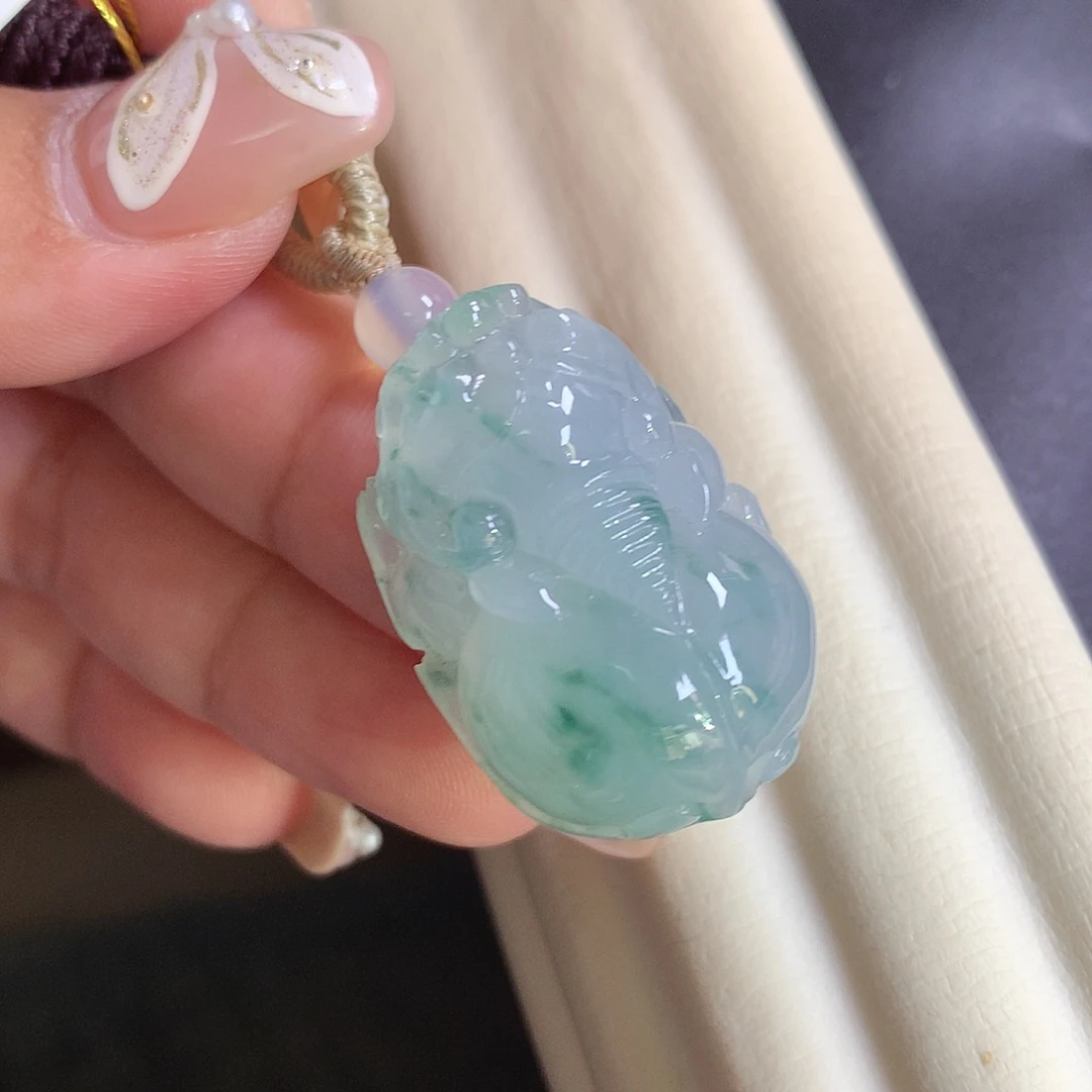 翡翠未镶嵌颈饰大貔貅
