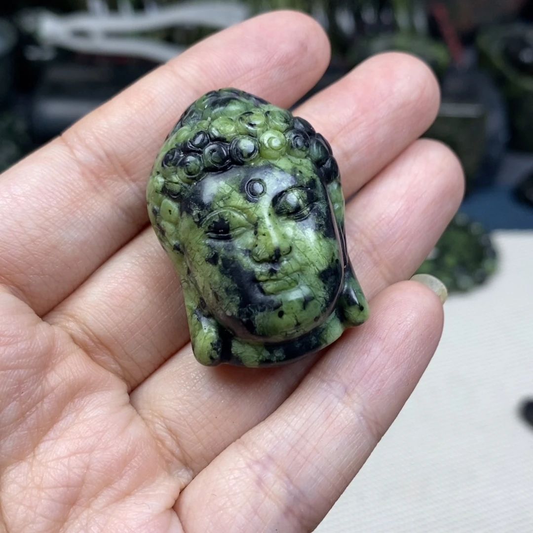 蛇纹石玉未镶嵌颈饰药王石佛头