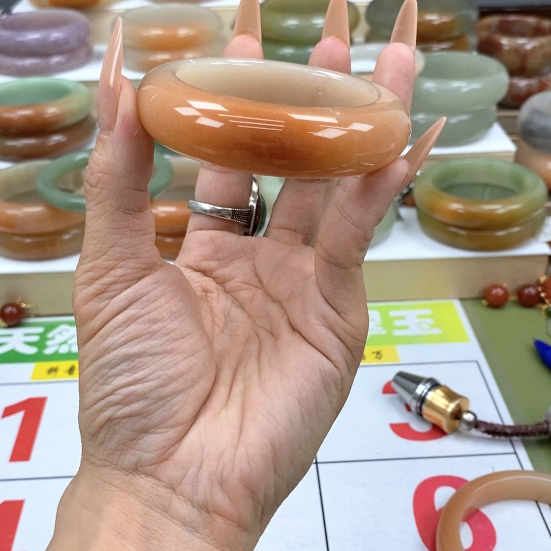 石英质玉手镯未镶嵌玫***?