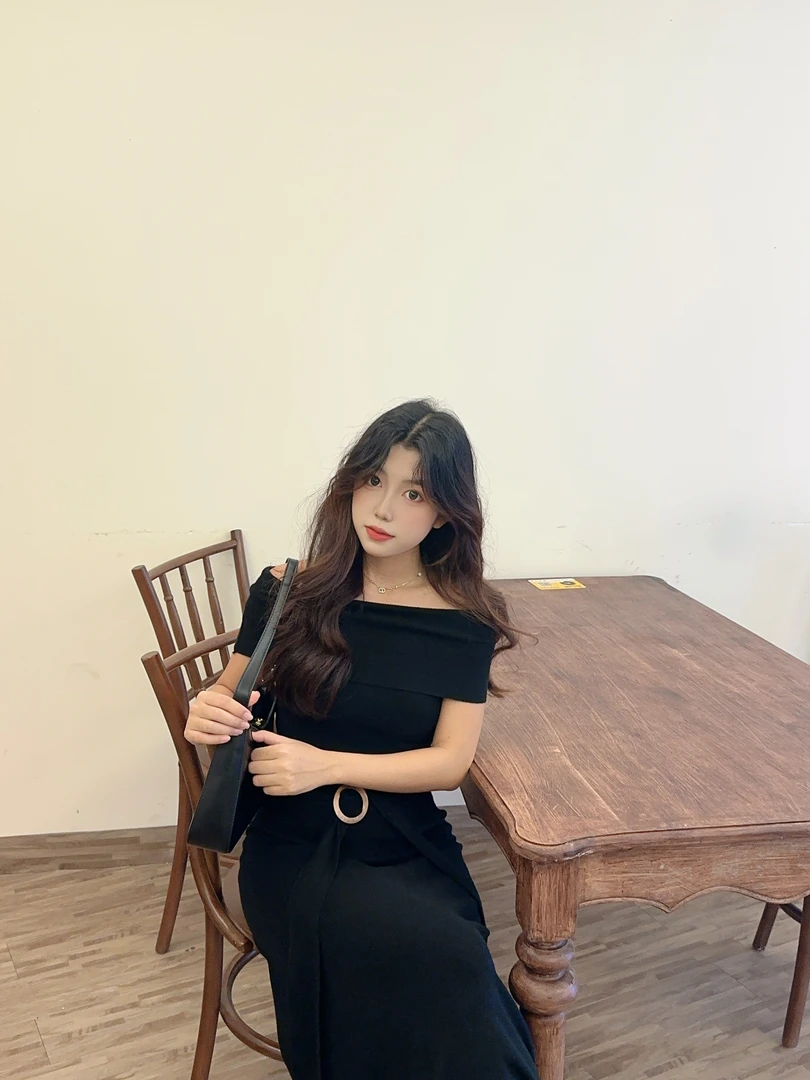 641/2025夏新款韩版时尚气质百搭显瘦一字肩上裙两女