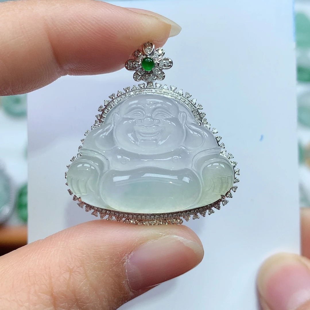 翡翠颈饰18K金镶嵌佛