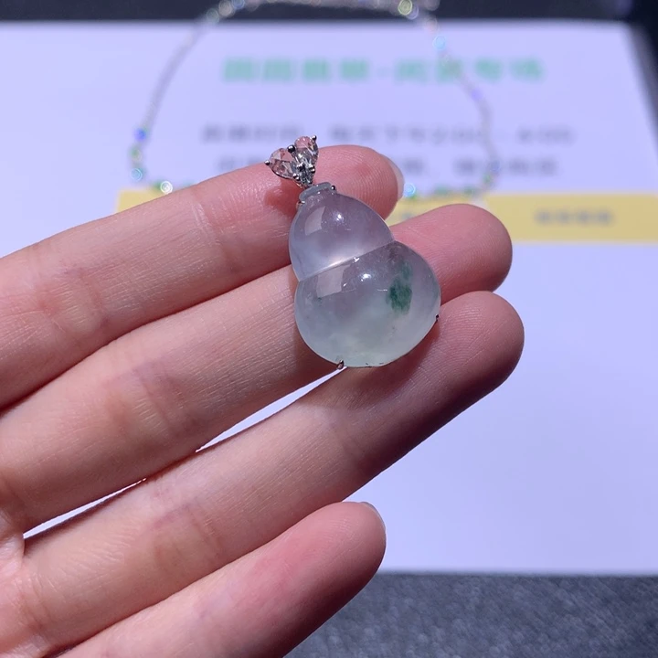 18K金镶嵌挂件翡翠