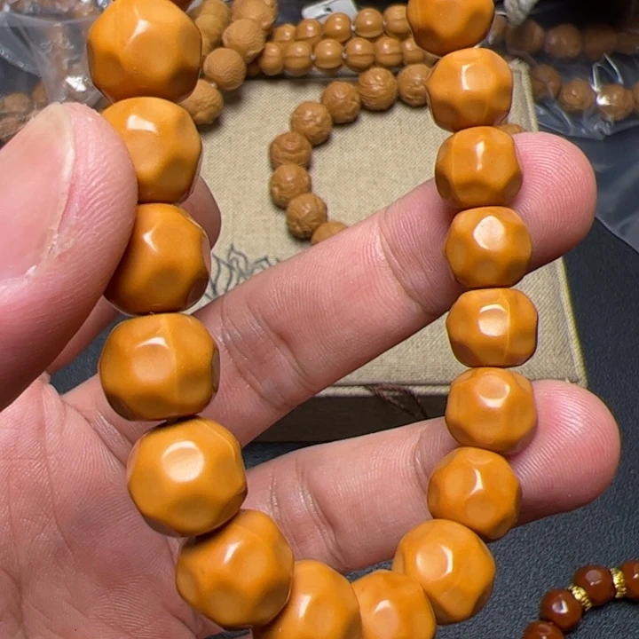 猴头核桃手串看看咯