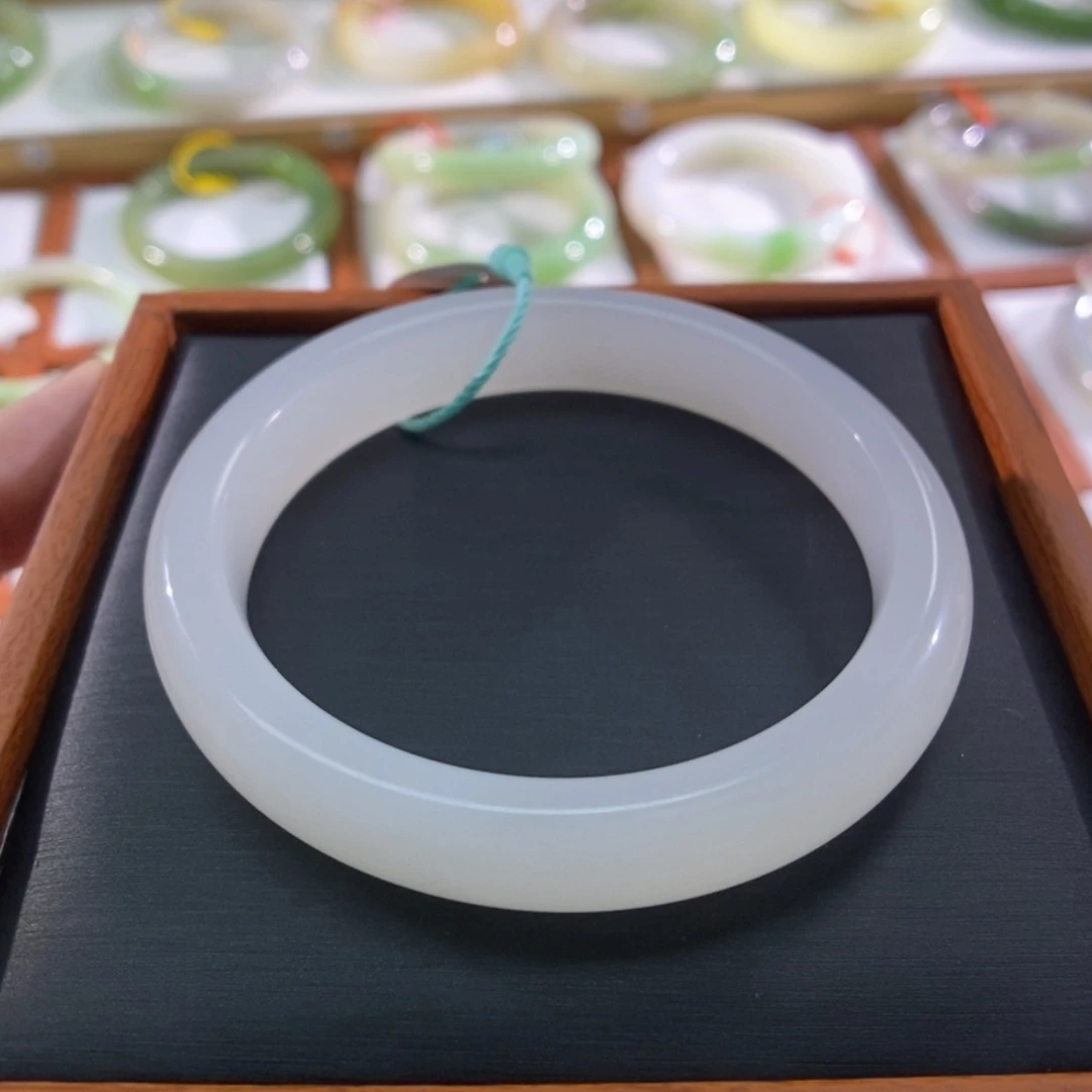 【闪购商品】未镶嵌手镯和田玉（白玉）