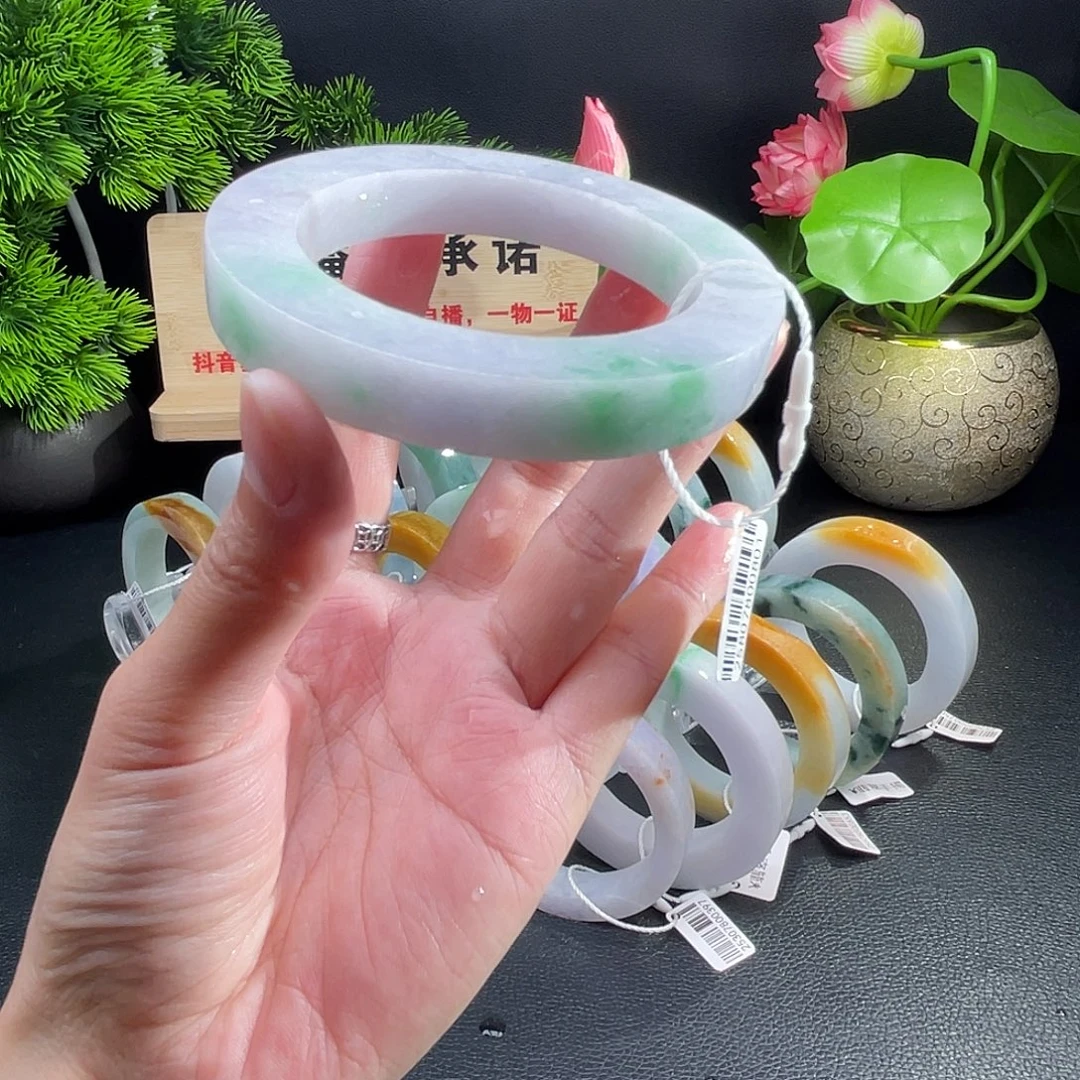 未镶嵌翡翠手镯定制翡翠