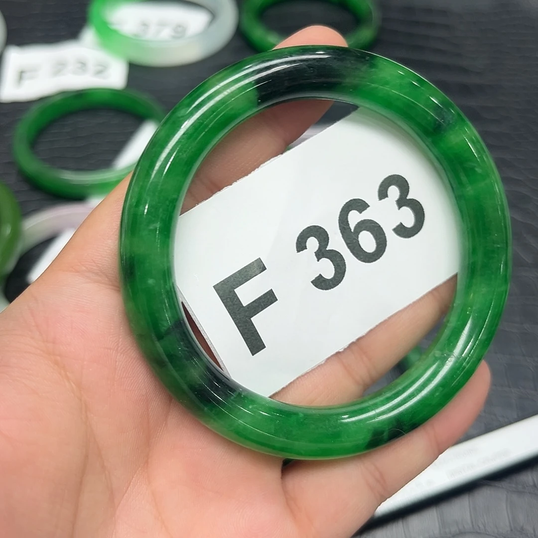 翡翠手镯未镶嵌默认瑕疵