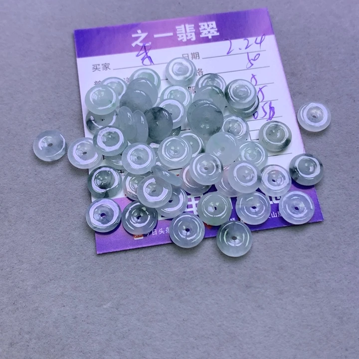 翡翠颈饰未镶嵌朱*?