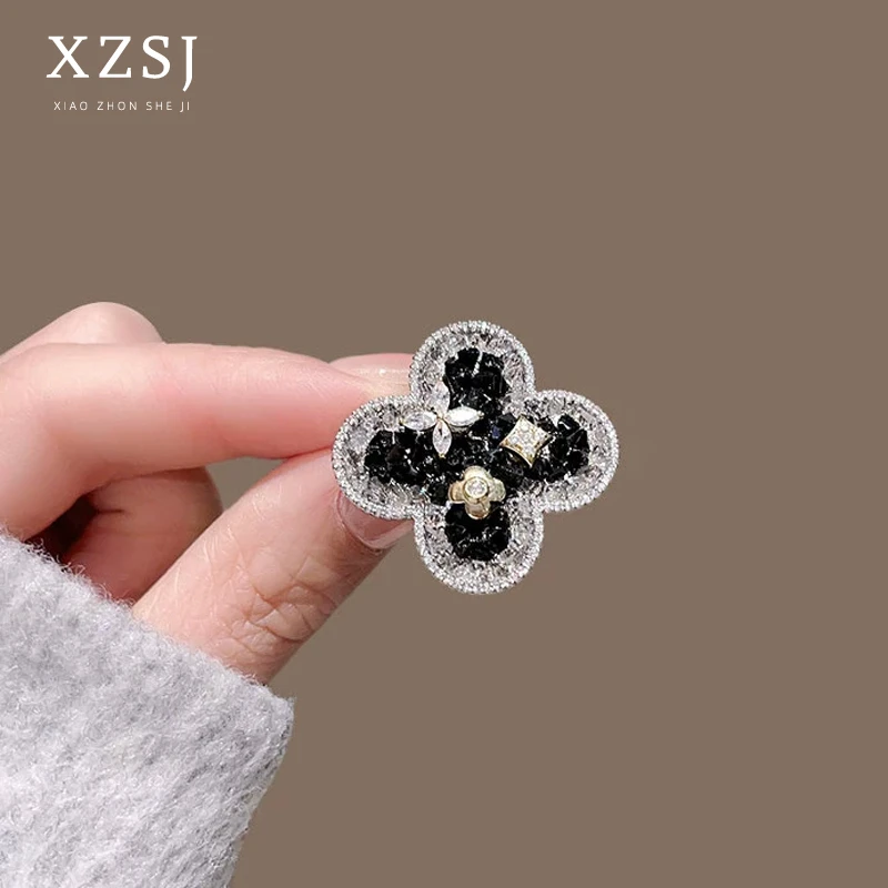 铜锆石胸针 幸运符号设计感四叶草胸花新款水晶时尚大衣别针配饰