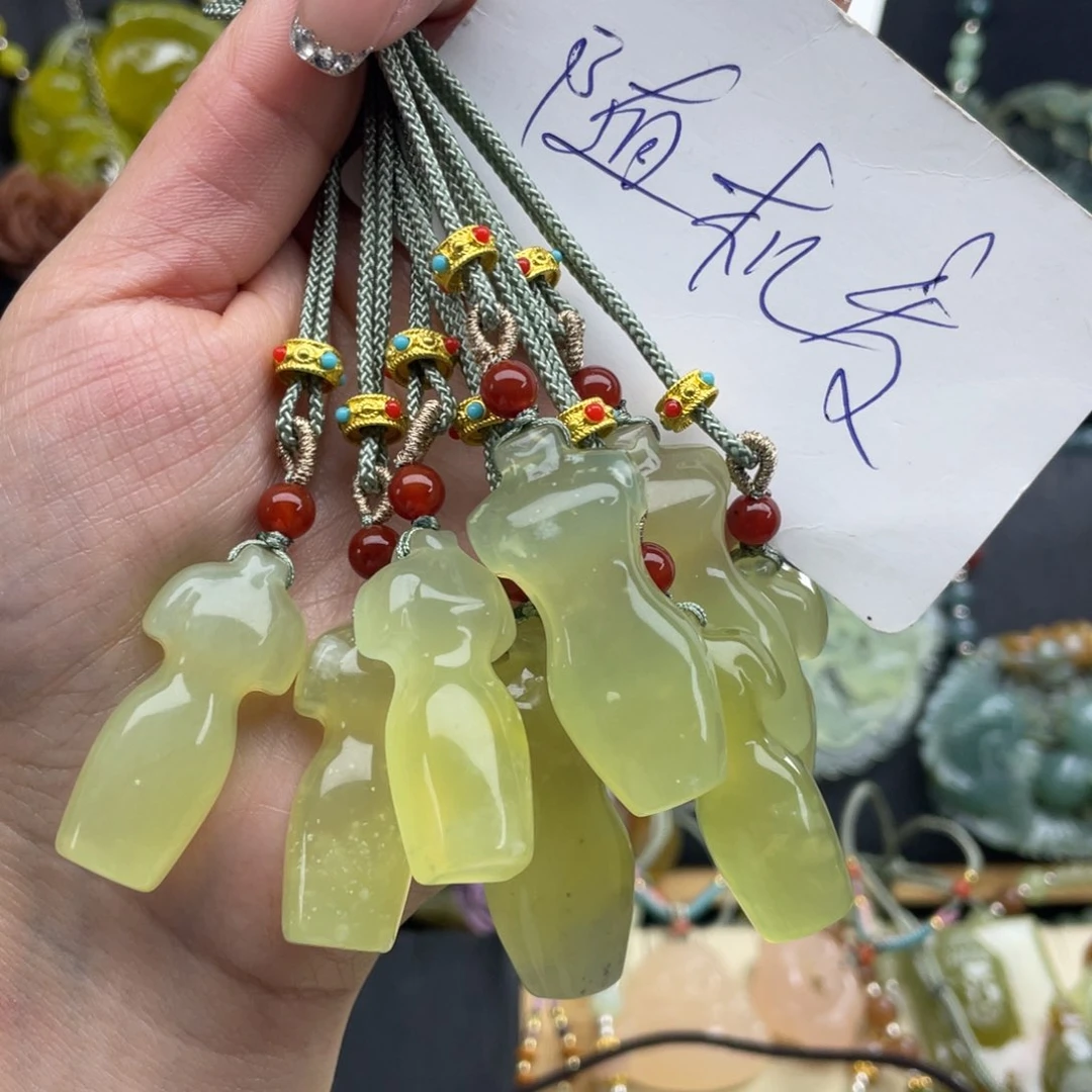 蛇纹石玉未镶嵌颈饰