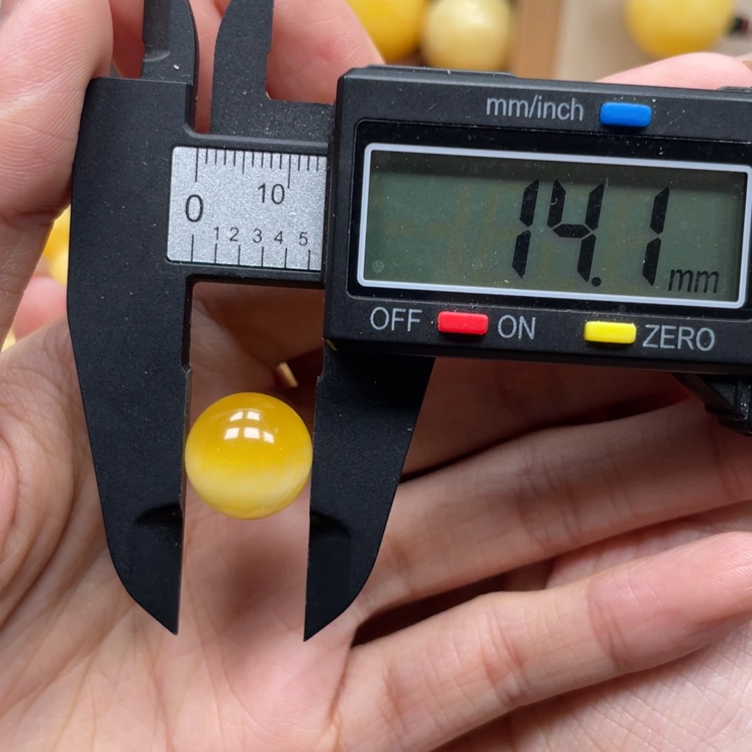 未镶嵌琥珀珠宝奇石