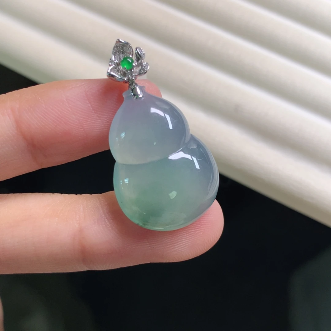 翡翠颈饰18K金镶嵌一刀切葫芦