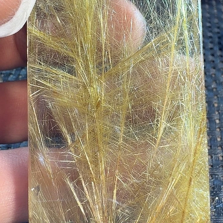 未镶嵌颈饰水晶如**是