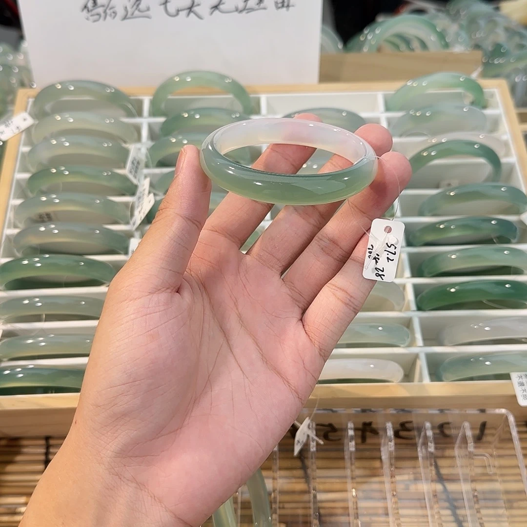 玛瑙/玉髓未镶嵌手镯圈口57.2