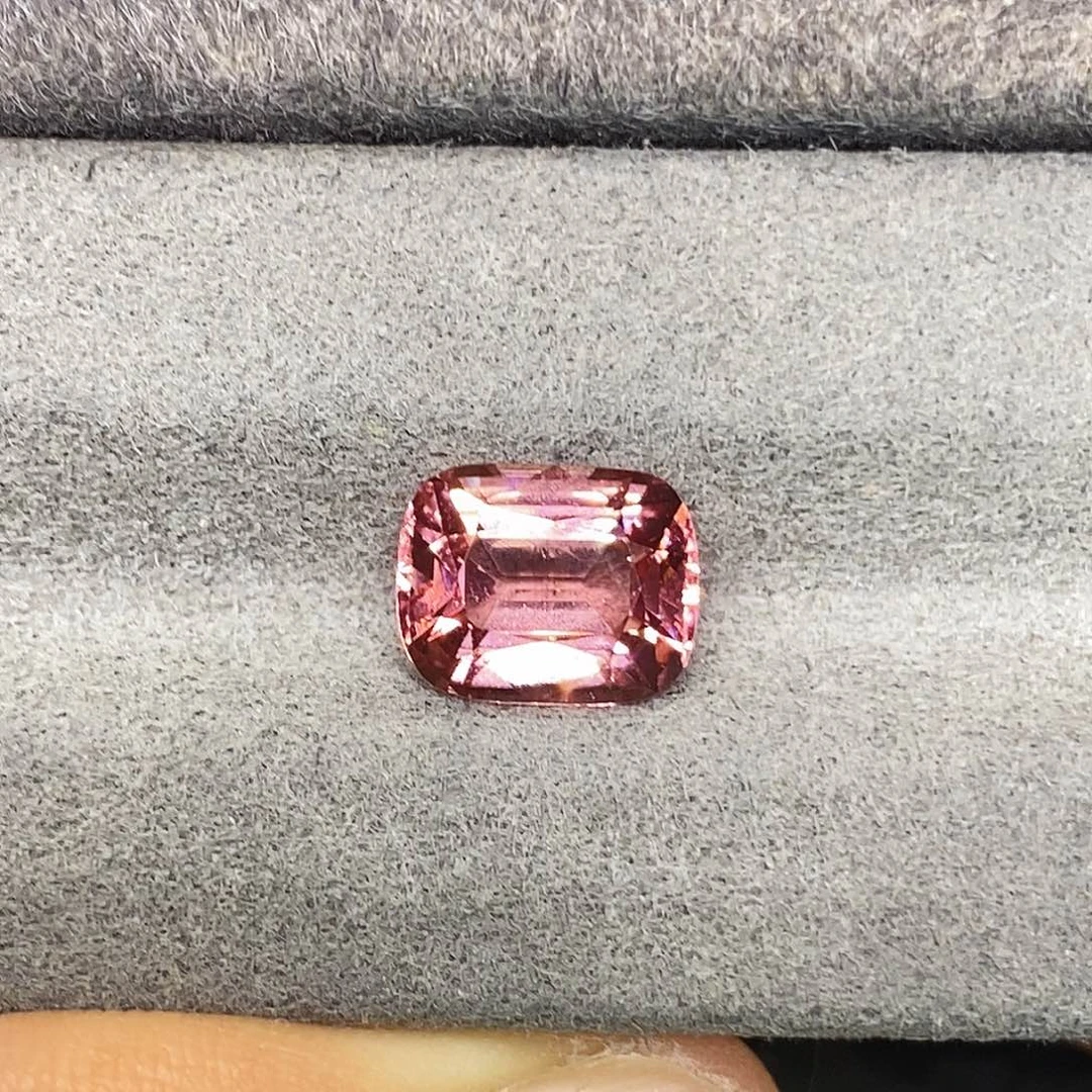 3.41克拉天然全净满火彩莲花粉碧玺未镶嵌碧玺