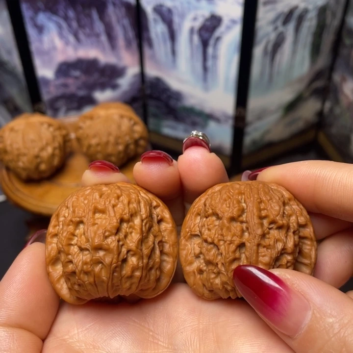 文玩核桃把件38血麒麟