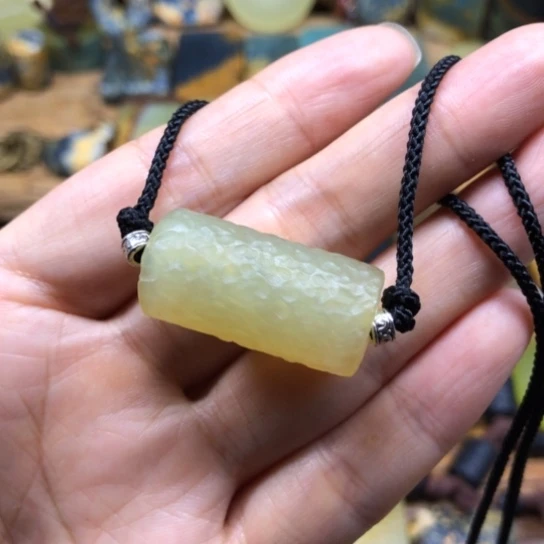 蛇纹石玉合金颈饰