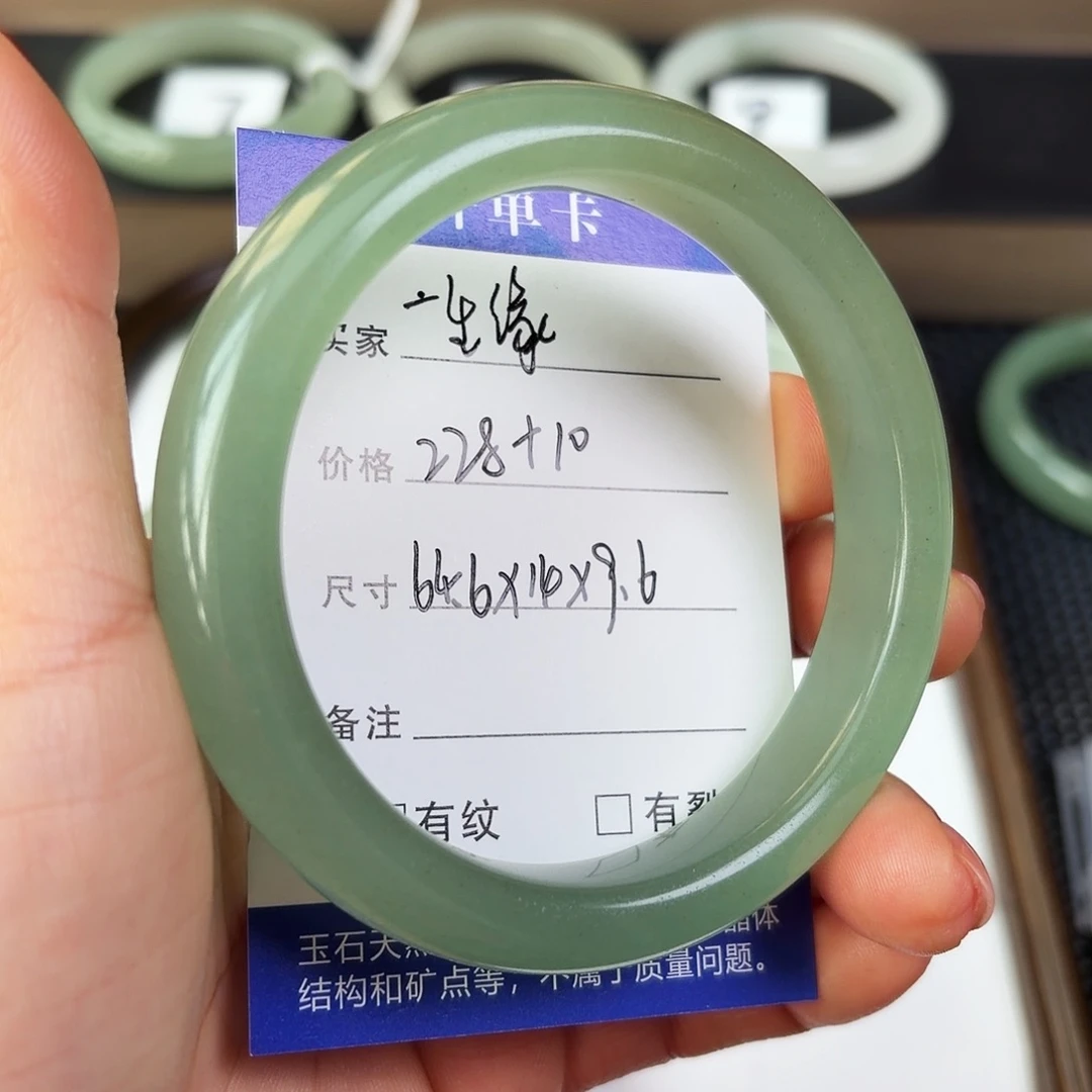 一***缘石英质玉未镶嵌手镯