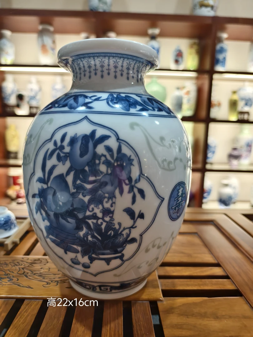 景德镇釉下薄胎插花花瓶