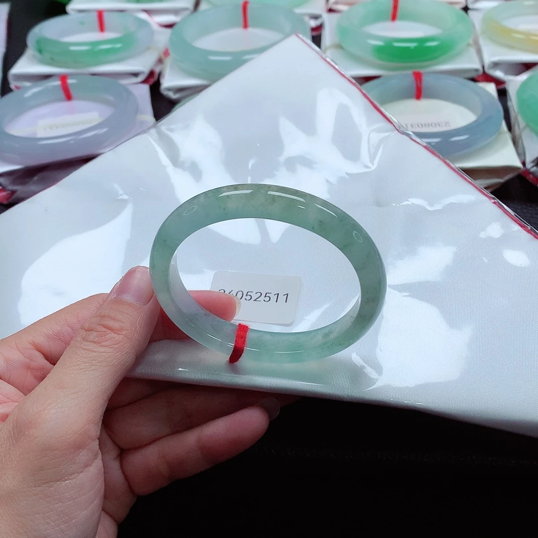 翡翠手镯（贵妃镯）未镶嵌天然A货翡翠手镯