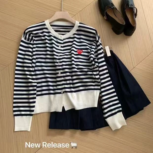 女人帮条纹长袖圆领原宿风通勤毛针织衫宽松短款韩版衫