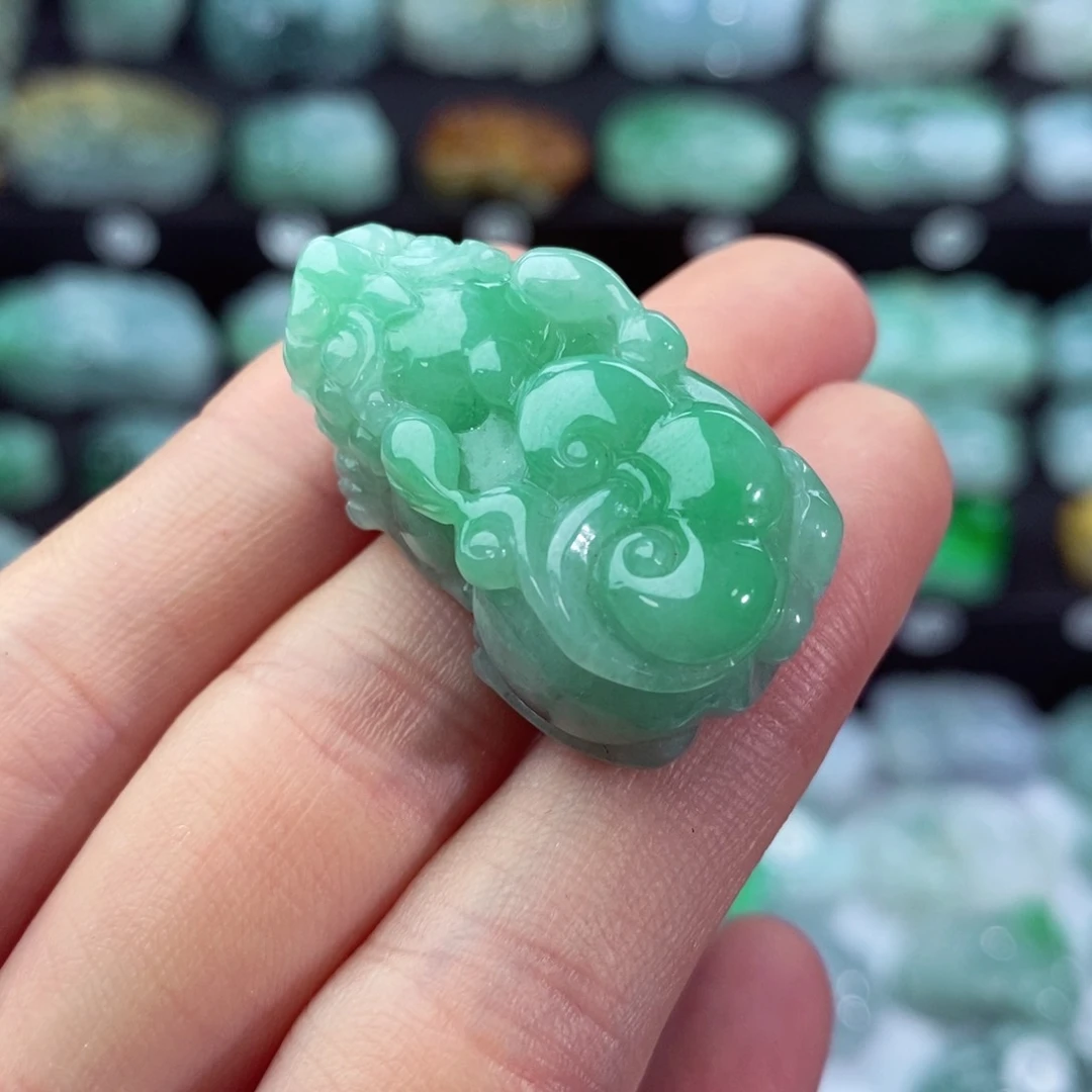 翡翠颈饰未镶嵌张***界天然