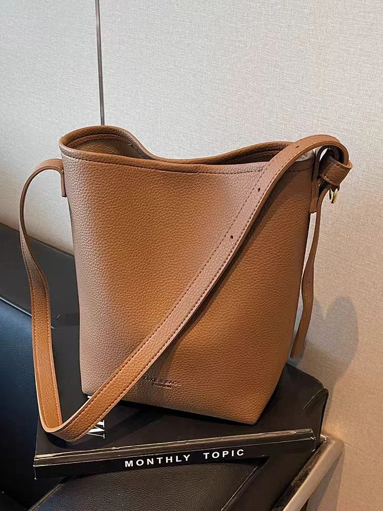 2024秋季轻奢高级感简约气质休闲百搭大容量包中包单肩斜跨包B1