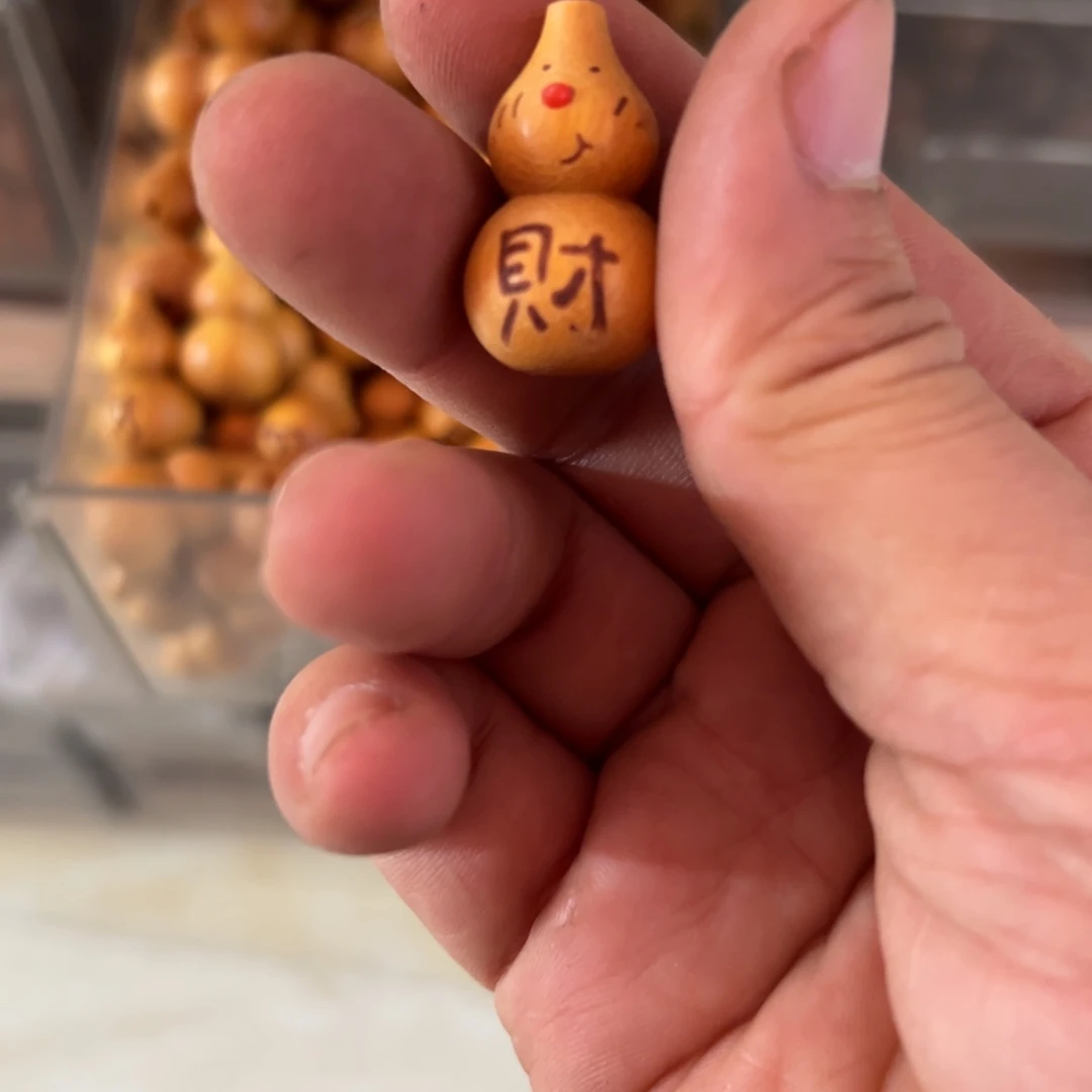 只买单纯的吊坠，没带链子，属的性质。